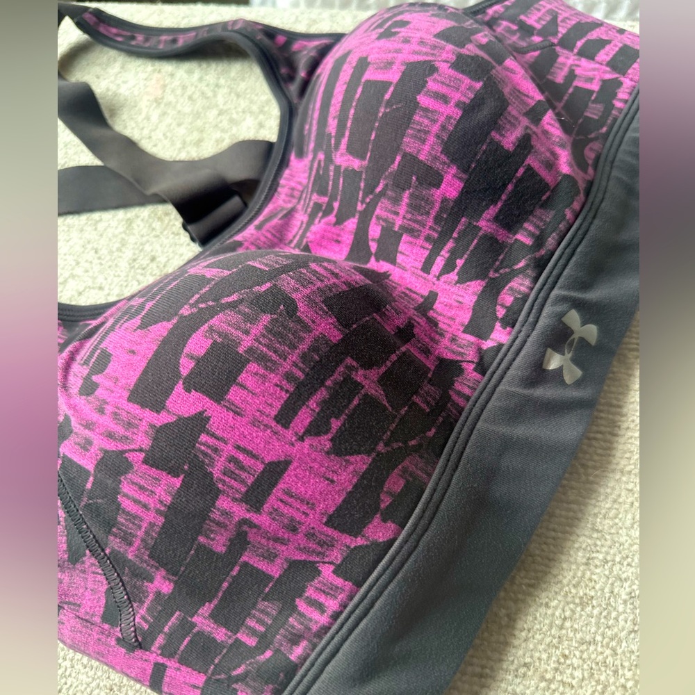 Under Armour Pink and Black Sports Bra high impact MEDIUM